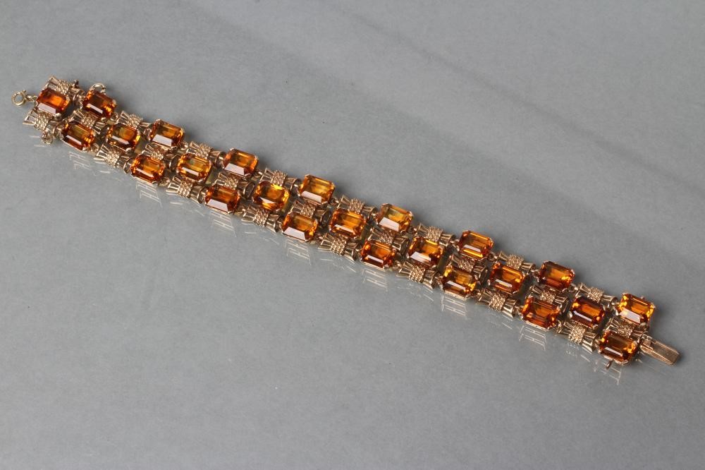 A 9CT GOLD AND CITRINE BRACELET Image
