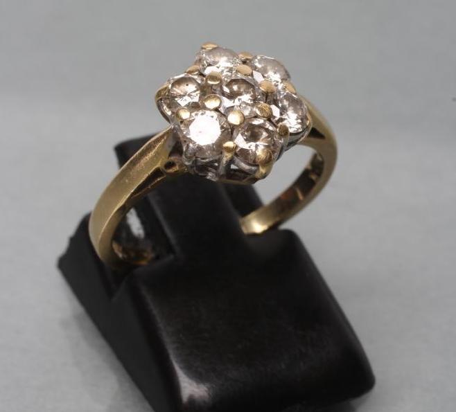 A DIAMOND CLUSTER RING Image