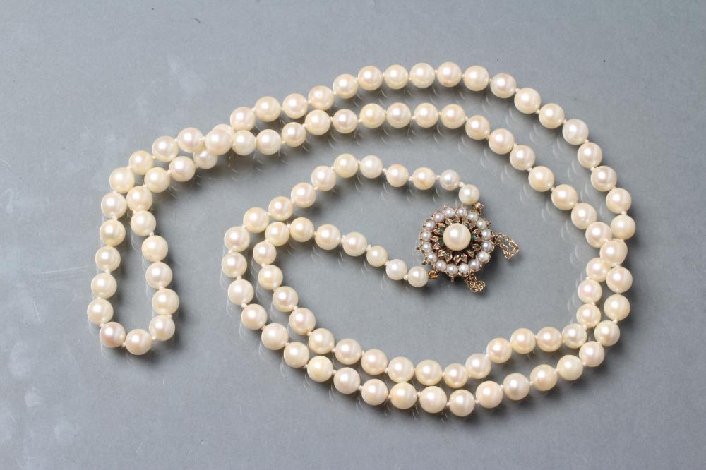 A single string of cultured pearls Hartleys Auctioneers & Valuers