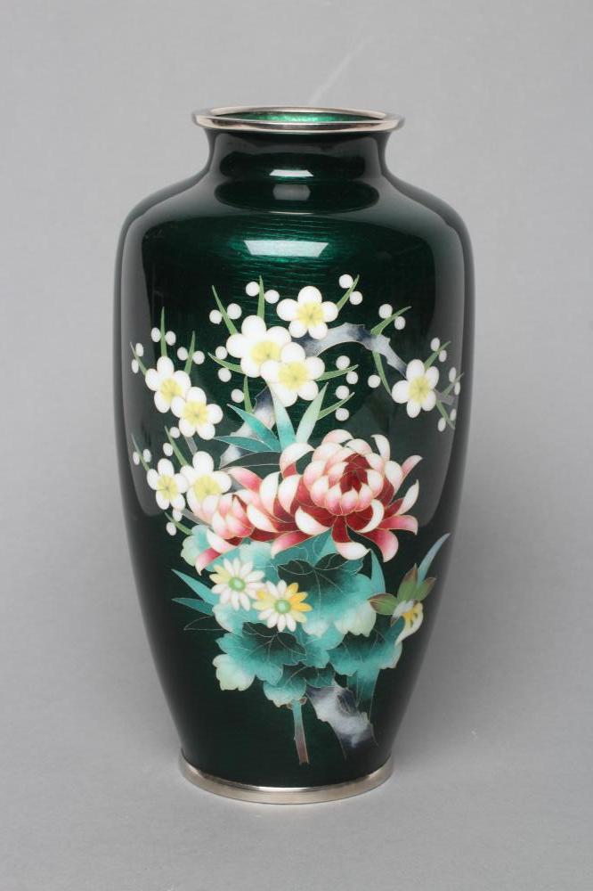 A JAPANESE ANDO GINBARI ENAMEL VASE of rounded cylindrical form inlaid in shades of pink Image