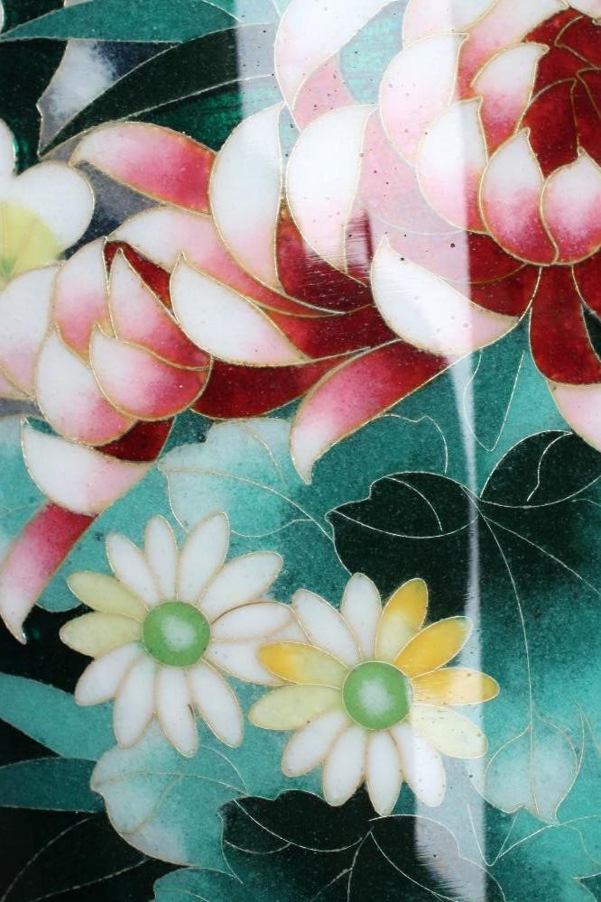 A JAPANESE ANDO GINBARI ENAMEL VASE of rounded cylindrical form inlaid in shades of pink Image