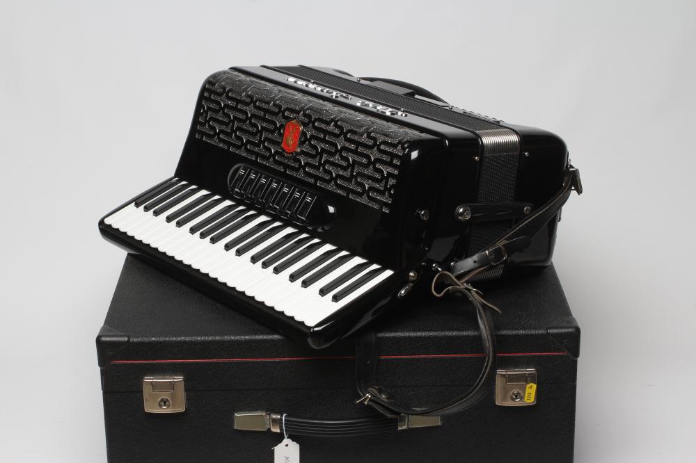 A PAOLO SOPRANI PROFESSIONALE II ACCORDION in black Image