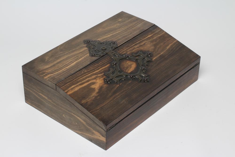 A VICTORIAN LADY'S COROMANDEL LAP DESK Image