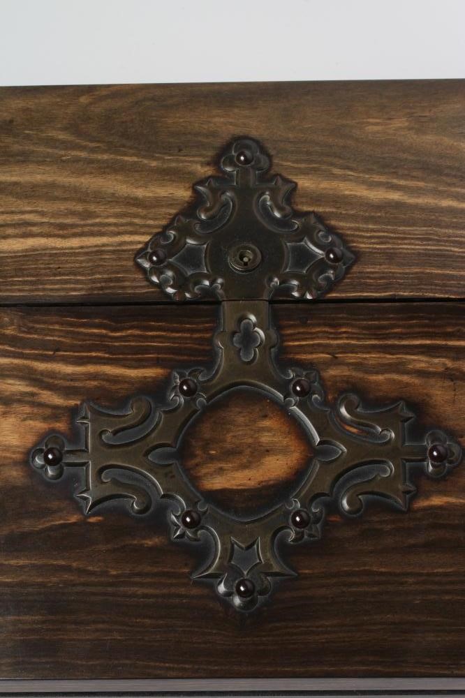 A VICTORIAN LADY'S COROMANDEL LAP DESK Image