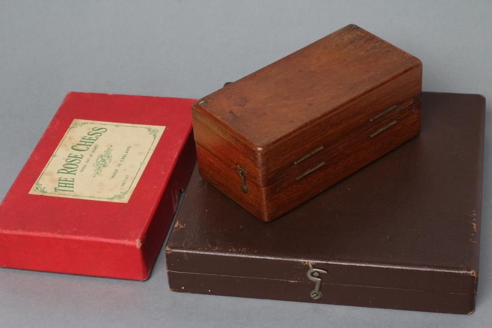 AN EDWARDIAN JAQUES OF LONDON TRAVELLING CHESS SET Image