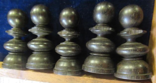 A TURNED WOOD CHESS SET in box and hardwood Image