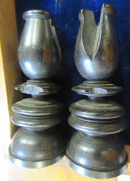 A TURNED WOOD CHESS SET in box and hardwood Image