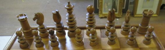A TURNED WOOD CHESS SET in box and hardwood Image