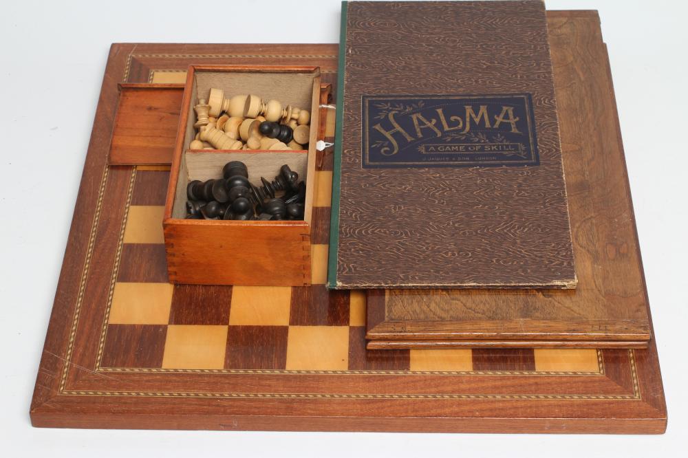 A TURNED WOOD CHESS SET in natural and stained black Image