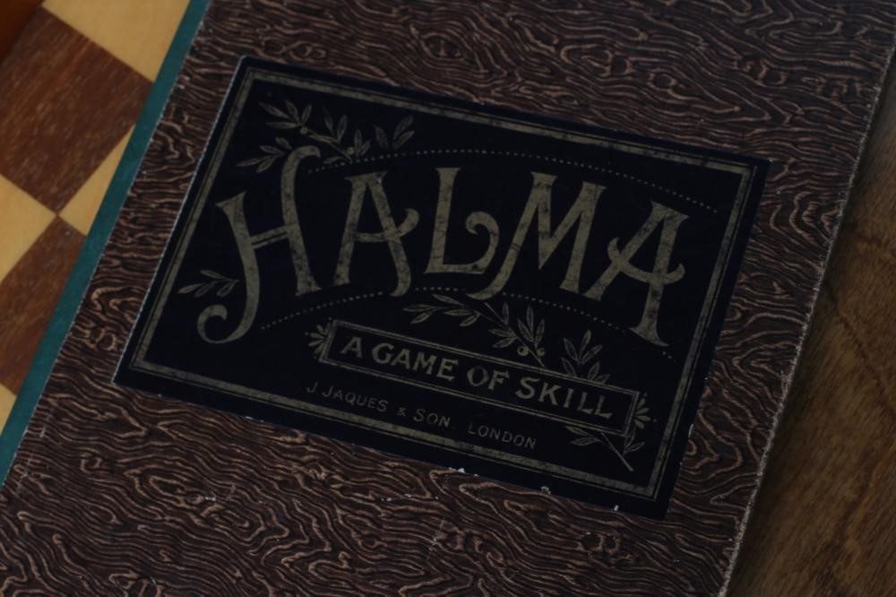 A TURNED WOOD CHESS SET in natural and stained black Image