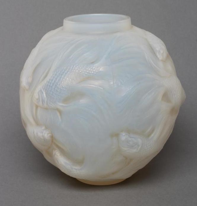 A LALIQUE PALE BLUE OPALESCENT GLASS FORMOSE PATTERN GLOBULAR VASE Image