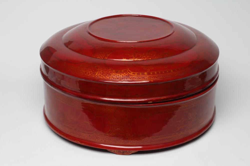 A LARGE VIETNAMESE RED LACQUER BETEL BOX AND COVER Image