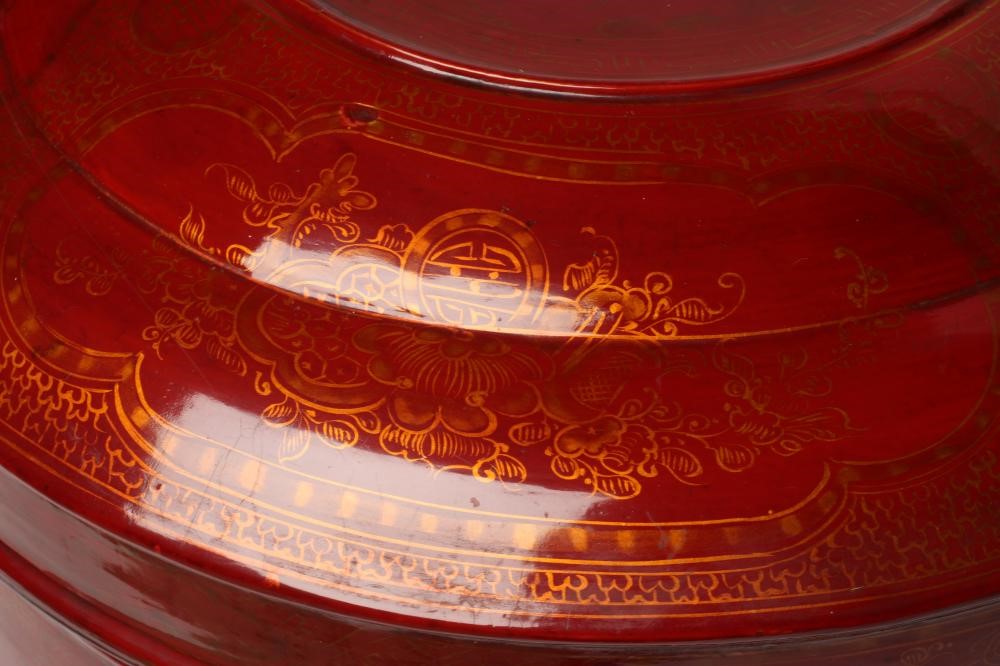 A LARGE VIETNAMESE RED LACQUER BETEL BOX AND COVER Image