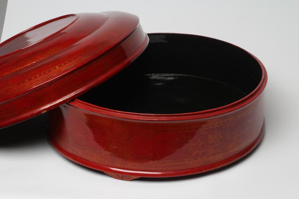 A LARGE VIETNAMESE RED LACQUER BETEL BOX AND COVER Image