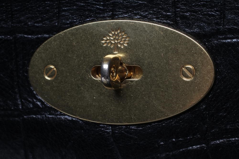 A MULBERRY PRINTED BLACK LEATHER "BAYSWATER" HANDBAG Image