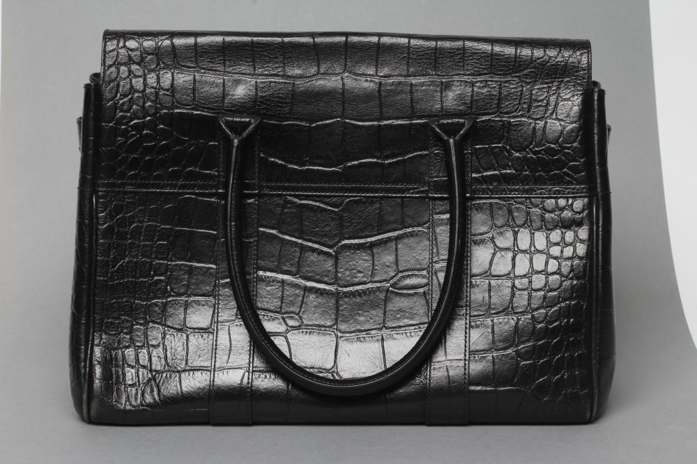 A MULBERRY PRINTED BLACK LEATHER "BAYSWATER" HANDBAG Image