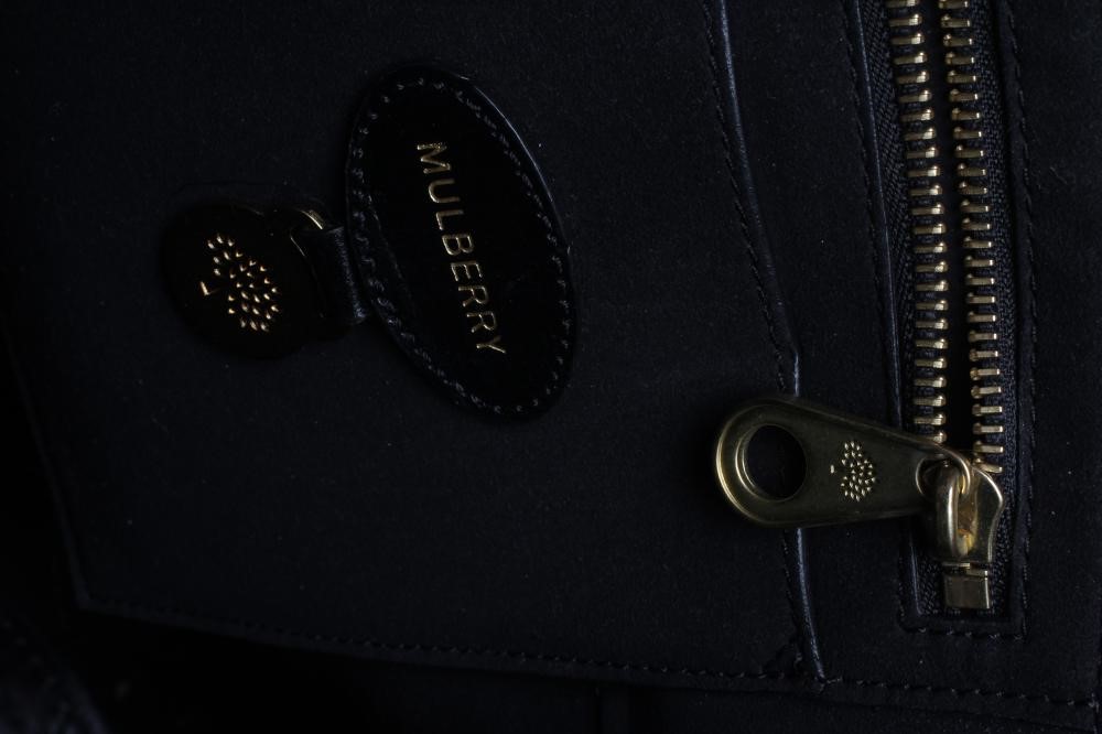 A MULBERRY PRINTED BLACK LEATHER "BAYSWATER" HANDBAG Image