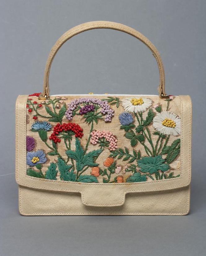 A GUCCI HANDBAG Image