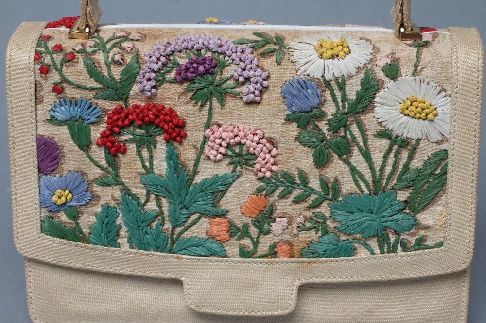 A GUCCI HANDBAG Image