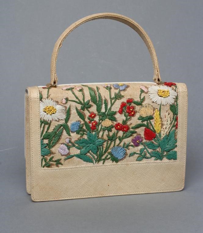 A GUCCI HANDBAG Image