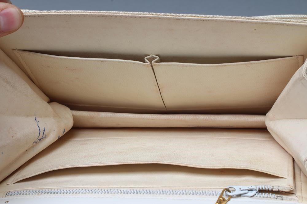 A GUCCI HANDBAG Image