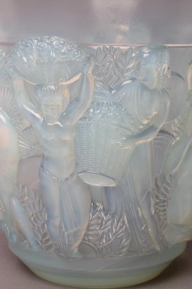 AN ART DECO SABINO BLUE OPALESCENT GLASS VASE Image