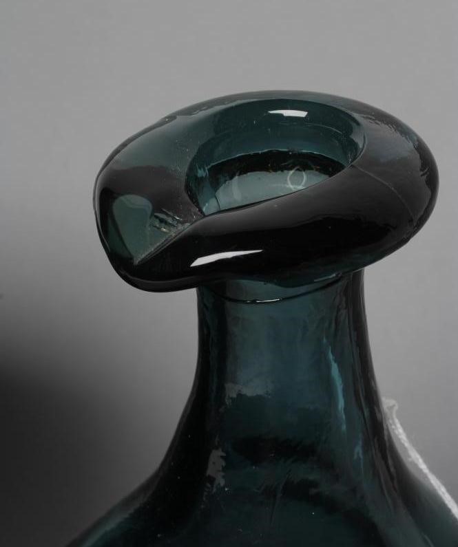 DAVID WALLACE - a peacock iridescent glass vase with swirled lines Image