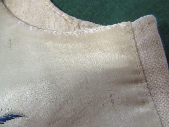 A REGENCY GENTLEMAN'S CREAM SILK WAISTCOAT Image