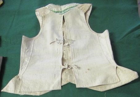 A REGENCY GENTLEMAN'S CREAM SILK WAISTCOAT Image