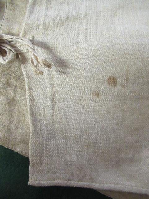 A REGENCY GENTLEMAN'S CREAM SILK WAISTCOAT Image