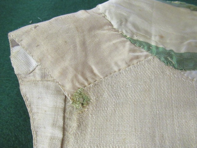 A REGENCY GENTLEMAN'S CREAM SILK WAISTCOAT Image