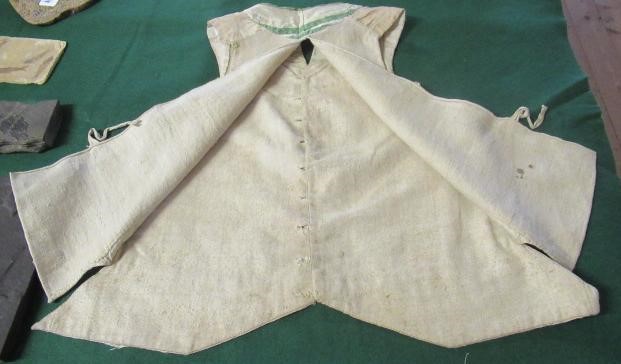 A REGENCY GENTLEMAN'S CREAM SILK WAISTCOAT Image