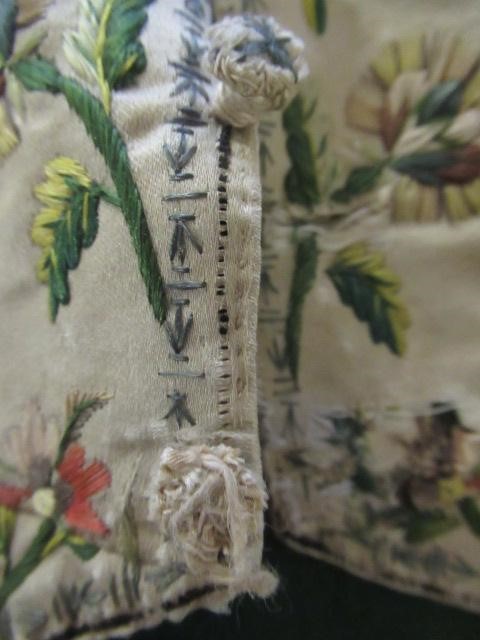 A REGENCY GENTLEMAN'S CREAM SILK WAISTCOAT Image