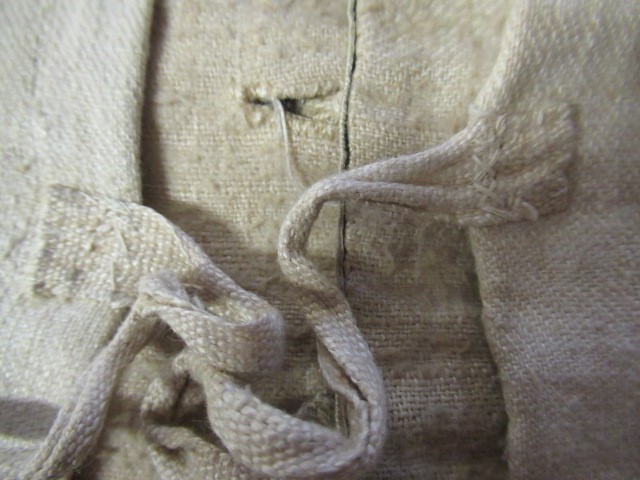 A REGENCY GENTLEMAN'S CREAM SILK WAISTCOAT Image