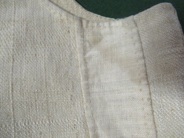 A REGENCY GENTLEMAN'S CREAM SILK WAISTCOAT Image