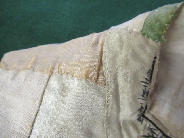 A REGENCY GENTLEMAN'S CREAM SILK WAISTCOAT Image