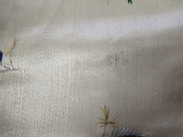 A REGENCY GENTLEMAN'S CREAM SILK WAISTCOAT Image