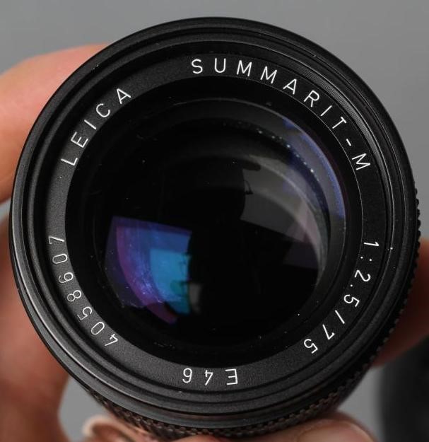 A LEICA SUMMARIT-M LENS Image