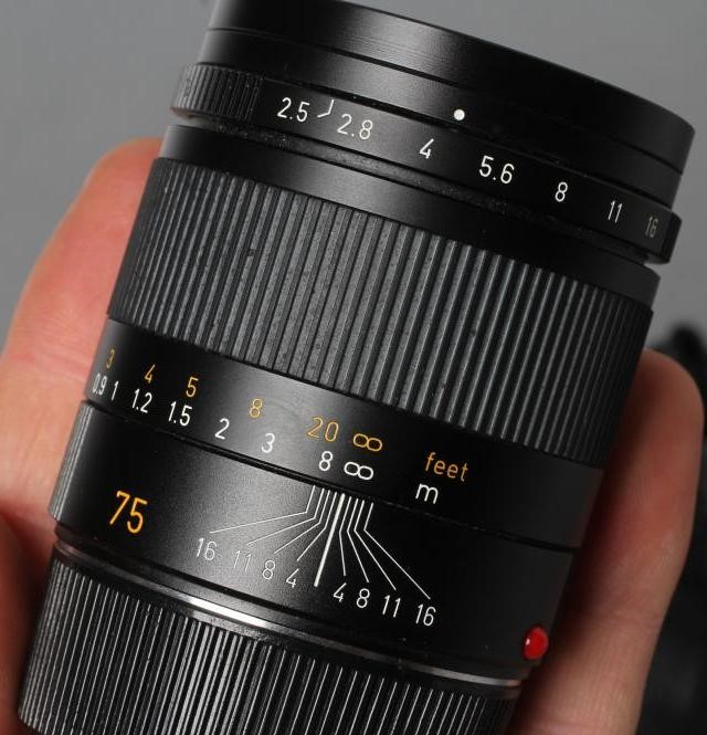 A LEICA SUMMARIT-M LENS Image