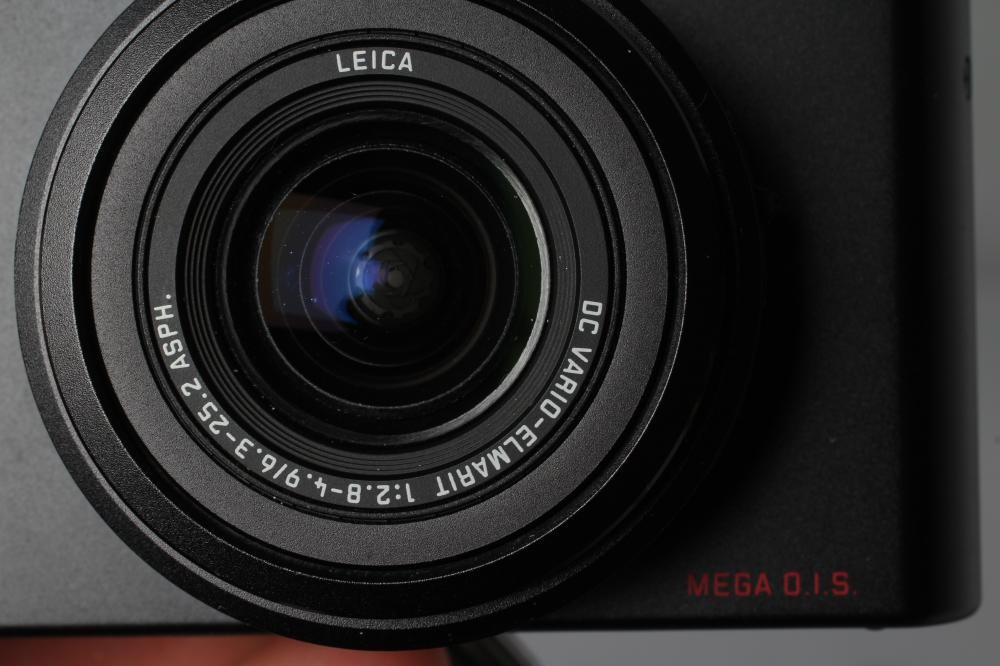 A LEICA D-LUX 3 DIGITAL CAMERA with DC Vario-Elmarit lens Image