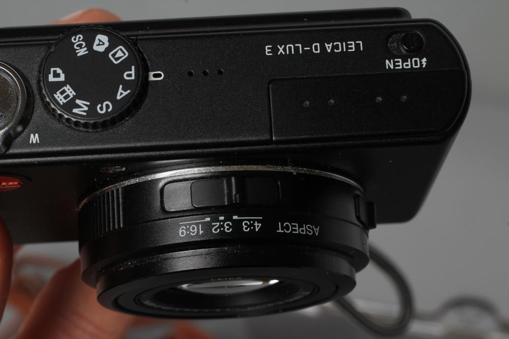 A LEICA D-LUX 3 DIGITAL CAMERA with DC Vario-Elmarit lens Image