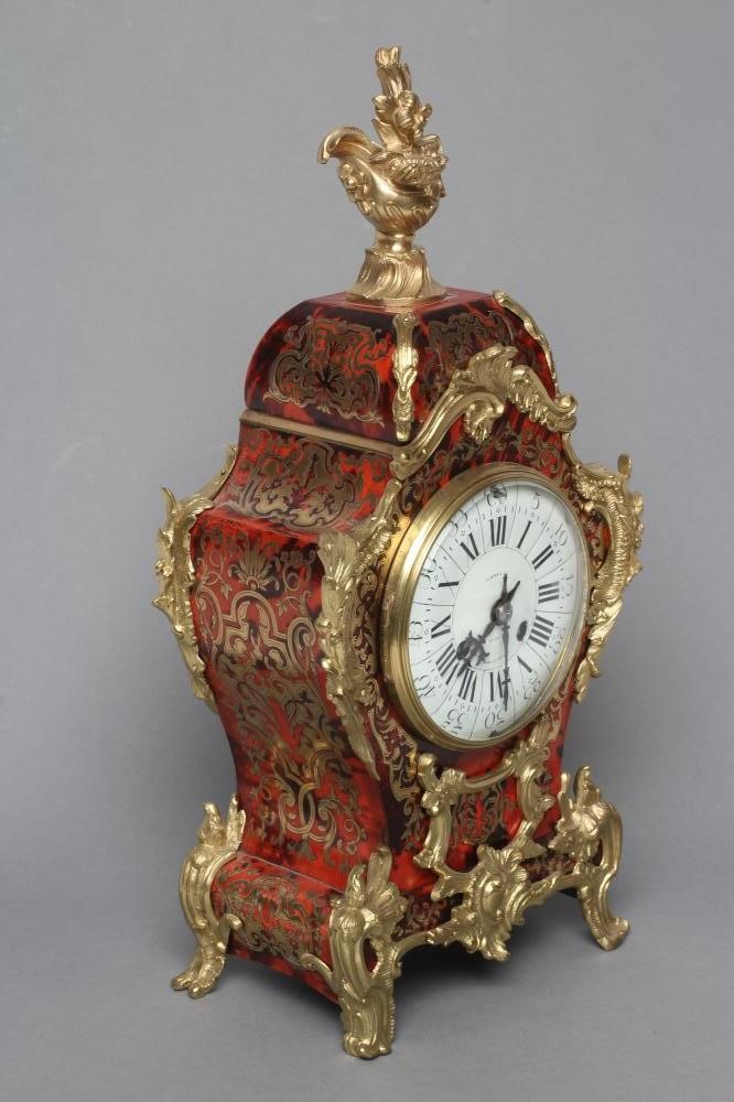 A LOUIS XV STYLE MANTEL CLOCK Image