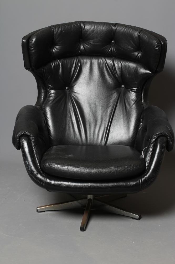 A SWIVEL ARMCHAIR Image