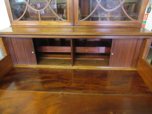 A GEORGIAN MAHOGANY SECRETAIRE BOOKCASE Image