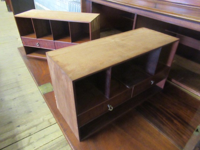 A GEORGIAN MAHOGANY SECRETAIRE BOOKCASE Image