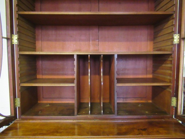 A GEORGIAN MAHOGANY SECRETAIRE BOOKCASE Image