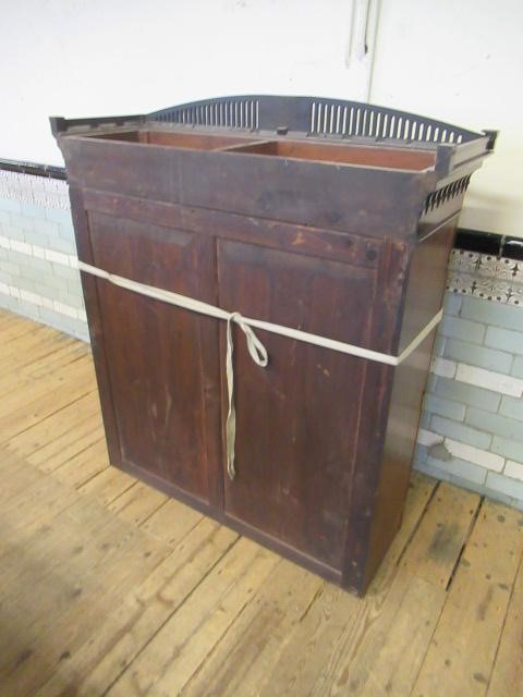A GEORGIAN MAHOGANY SECRETAIRE BOOKCASE Image