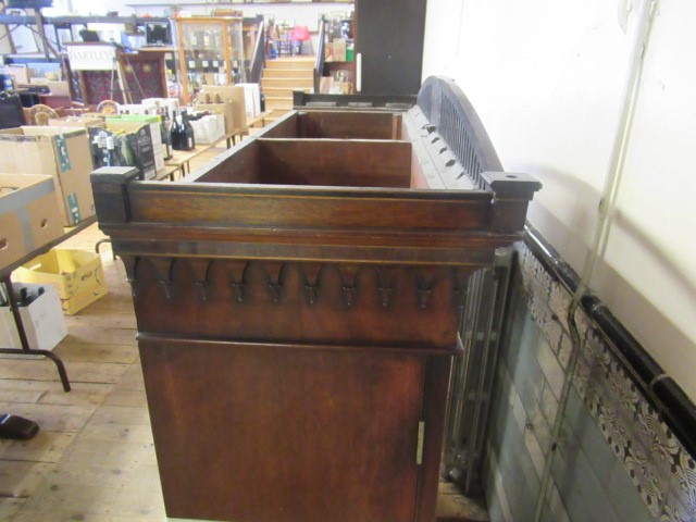 A GEORGIAN MAHOGANY SECRETAIRE BOOKCASE Image
