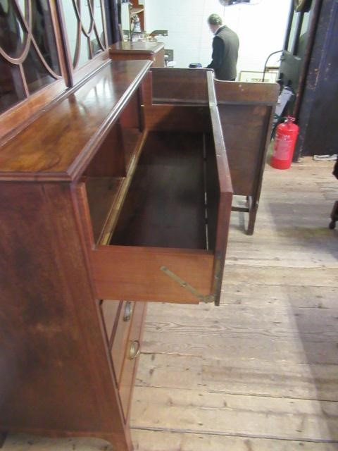 A GEORGIAN MAHOGANY SECRETAIRE BOOKCASE Image