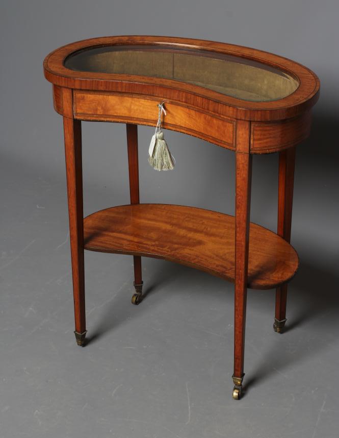 AN EDWARDIAN SATINWOOD BIJOUTERIE TABLE of kidney form Image